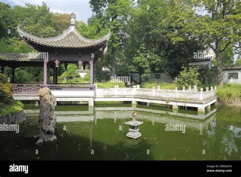 Le Temple de la Paix Céleste: Un Joyau Architectural à Chuzhou !